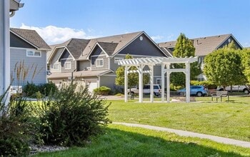 3331 Apple Blossom Ln in Greeley, CO - Building Photo - Building Photo