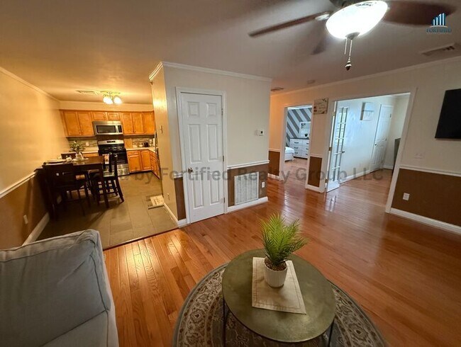 1556 N Main St in Fall River, MA - Building Photo - Building Photo