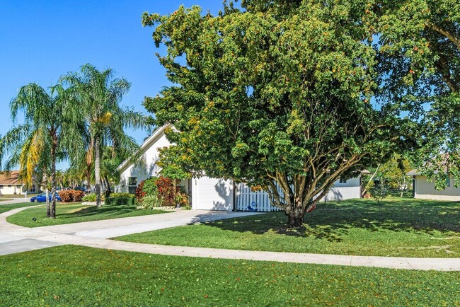 22525 Swordfish Dr in Boca Raton, FL - Building Photo - Building Photo