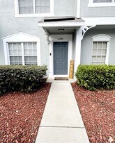 2246 Lake Woodberry Cir in Brandon, FL - Building Photo