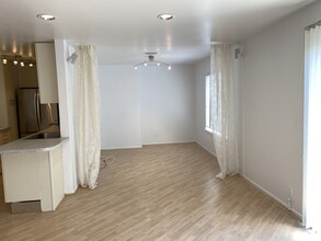 2121 Beloit Ave, Unit 304 in Los Angeles, CA - Building Photo - Building Photo