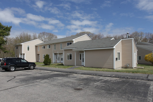 Brookside Village Apartments in Pawcatuck, CT - Building Photo - Building Photo