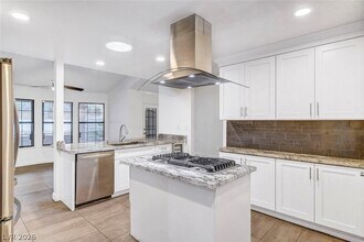 211 Garfield Dr in Henderson, NV - Foto de edificio - Building Photo