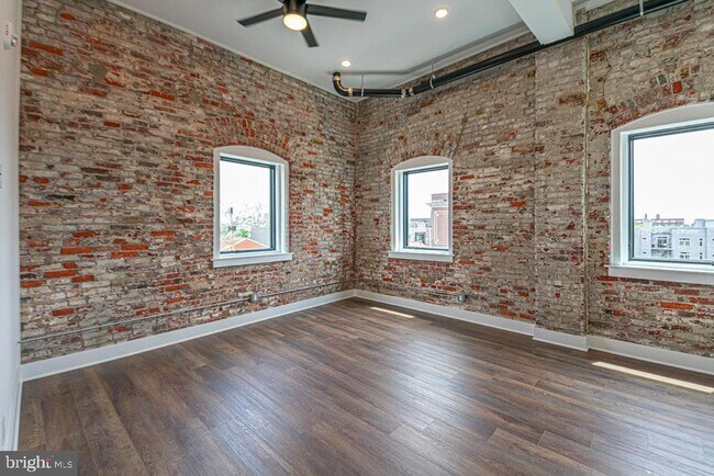 property at 1211 Bainbridge St