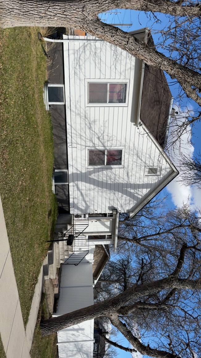 213 8th St S