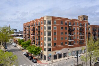 Canal Crossing in Chicago, IL - Building Photo - Building Photo