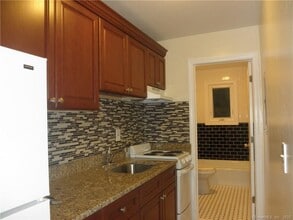 76 Palisade Ave in Bridgeport, CT - Building Photo - Building Photo