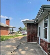 2326 Fairy Bell Dr in Jennings, MO - Foto de edificio - Building Photo