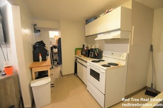 21 Kinross Rd, Unit 1 in Boston, MA - Building Photo - Building Photo