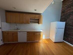 94 4th Ave in Bay Shore, NY - Building Photo - Building Photo