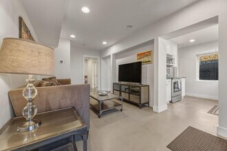 300 Bouldin Ave in Austin, TX - Building Photo - Building Photo