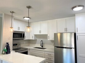 6370 Rancho Mission Rd in San Diego, CA - Building Photo