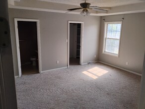 3915 Scarborough Way in Jefferson City, MO - Building Photo - Building Photo