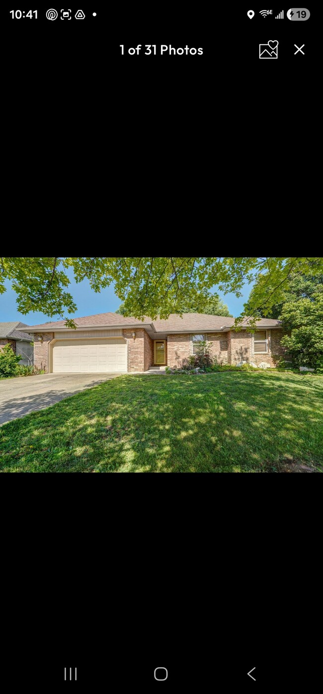 property at 2571 N West Ave