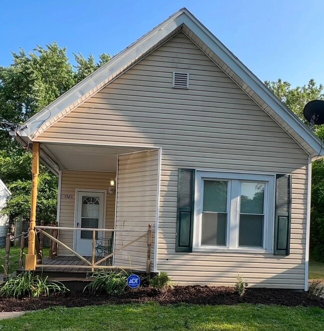 property at 1521 Emma St