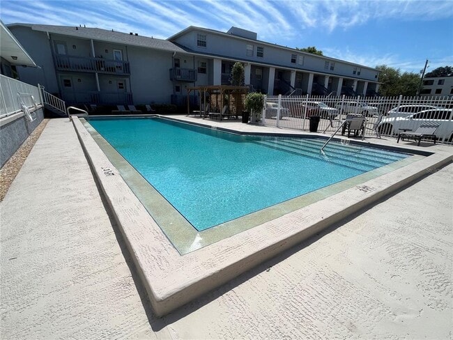 4902 W Gandy Blvd in Tampa, FL - Building Photo - Building Photo