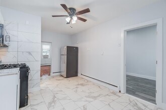 25 W 10th St in Bayonne, NJ - Building Photo - Building Photo