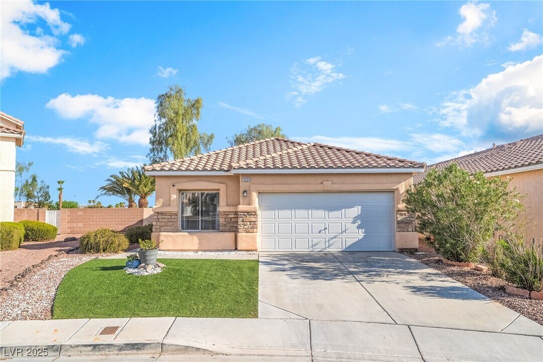 1034 Silver Stone Way in Las Vegas, NV - Building Photo