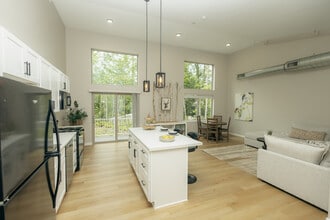 Rolling Meadows Apartments in Marquette, MI - Building Photo - Building Photo