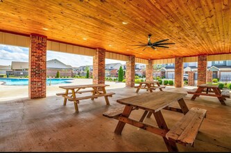 Sycamore Heights Townhome in Tontitown, AR - Foto de edificio - Building Photo