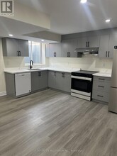 55 Fairey Cres in Hamilton, ON - Building Photo - Building Photo