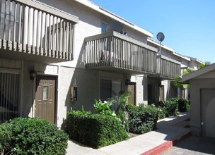 Laurel Avenue Townhomes in Ontario, CA - Building Photo - Building Photo