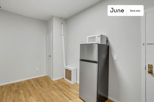 248 W 64th St in New York, NY - Foto de edificio - Building Photo