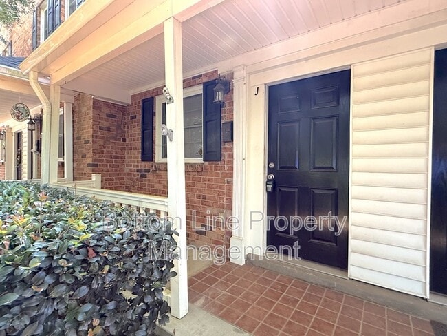 property at 1218 Green Oaks Ln