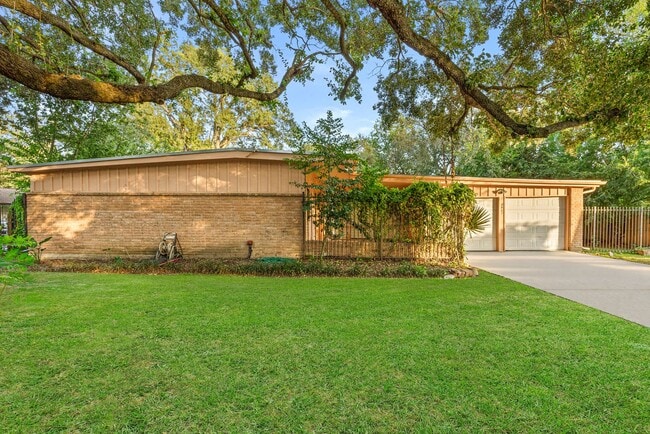 property at 2927 Rockyridge Dr
