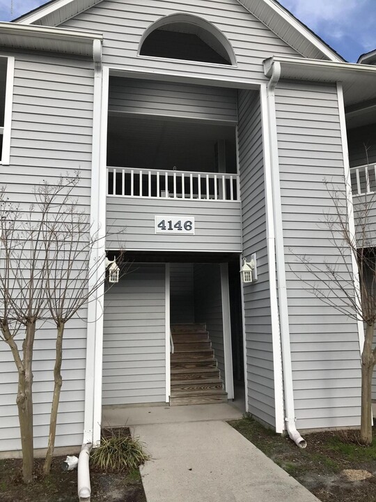 4146 Breezewood Dr-Unit -202 in Wilmington, NC - Foto de edificio
