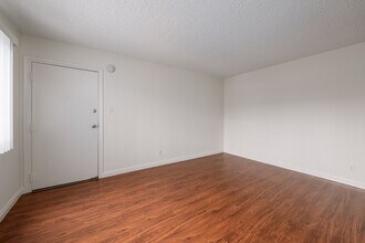 981 Elden Ave in Los Angeles, CA - Building Photo - Building Photo
