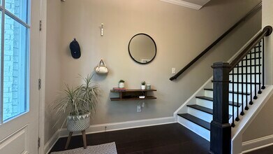 1070 Aster Rd in Roswell, GA - Building Photo - Building Photo