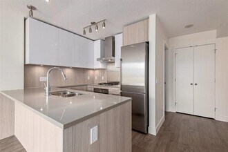 3007 Glen Dr in Coquitlam, BC - Building Photo - Building Photo