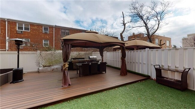 3165 Emmons Ave in Brooklyn, NY - Building Photo - Building Photo