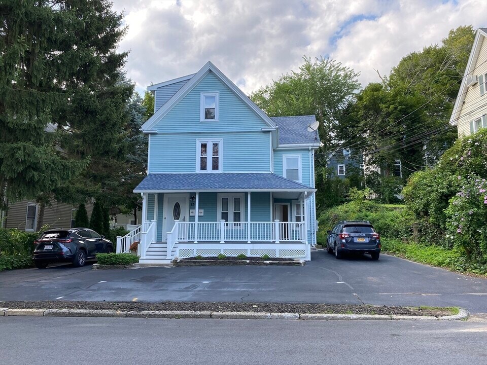 15 Pennsylvania Ave in Newton, MA - Building Photo