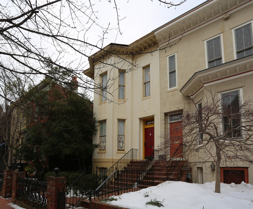 105 6th St NE in Washington, DC - Building Photo