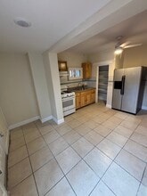 214 S 11th St in Newark, NJ - Foto de edificio - Building Photo