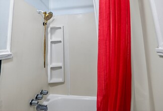 731 20th St NW in Largo, FL - Foto de edificio - Building Photo