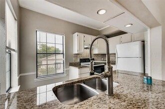 8750 Park Ln in Dallas, TX - Building Photo - Building Photo