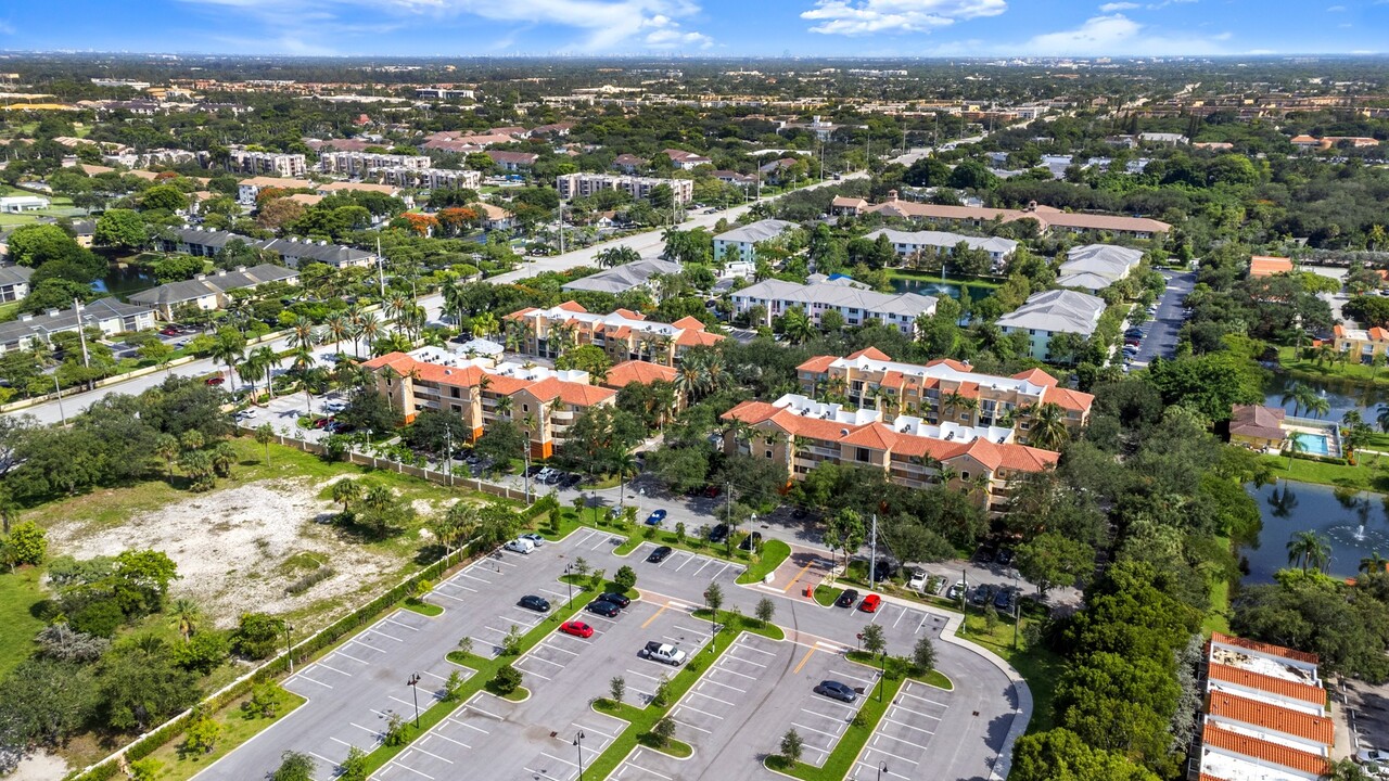 Sunrise Village Apartments in Sunrise, FL - Building Photo