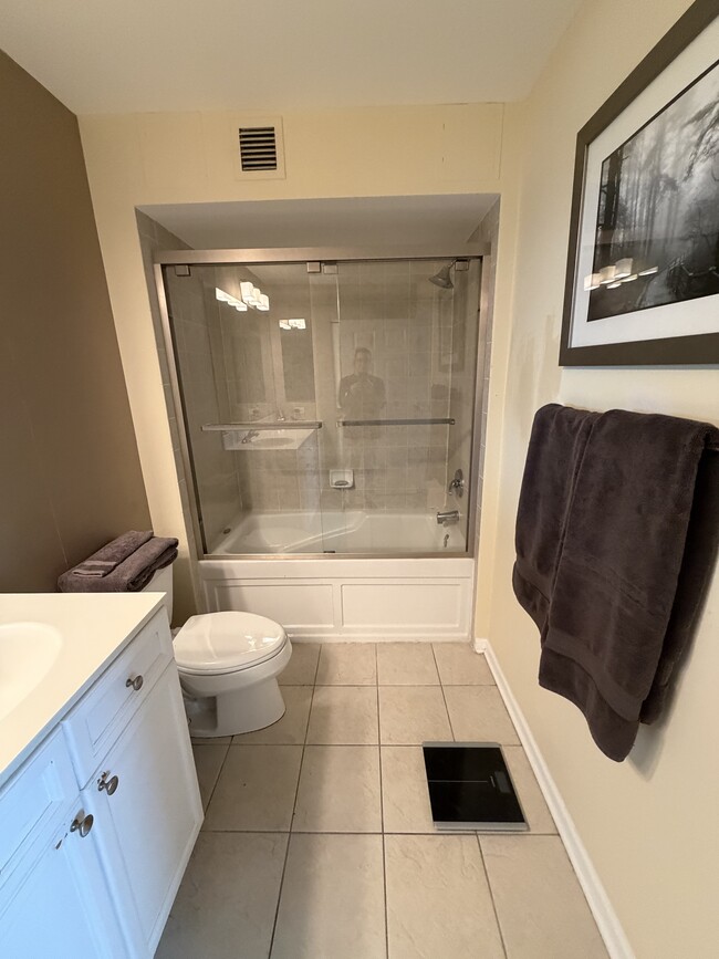 1640 Maple Ave, Unit 1505 in Evanston, IL - Building Photo - Building Photo