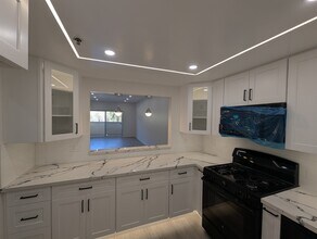 2905 Montrose Ave, Unit 410 in Glendale, CA - Foto de edificio - Building Photo