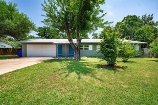 2502 Cypress Ln in Cedar Park, TX - Building Photo