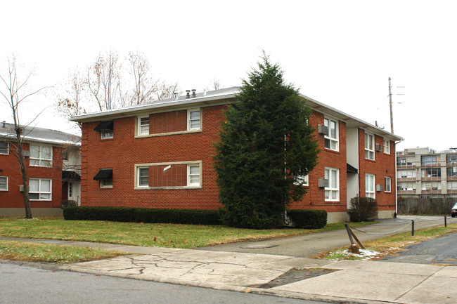 3404 Rowena Rd in Louisville, KY - Foto de edificio - Building Photo