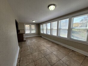 2414 Indianola Ave in Des Moines, IA - Building Photo - Building Photo