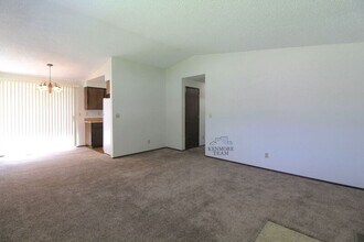 1604 Swift Blvd in Richland, WA - Building Photo - Building Photo