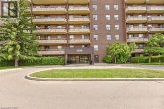 1100 Courtland Ave E in Kitchener, ON - Building Photo - Building Photo