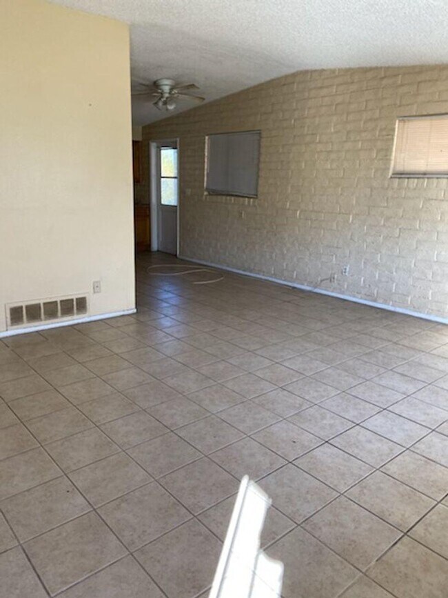 1709 E Adelaide Dr in Tucson, AZ - Building Photo - Building Photo
