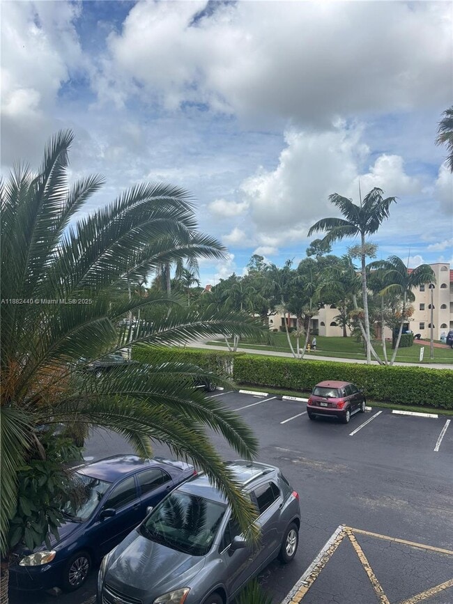 property at 3000 Sunrise Lakes Dr W