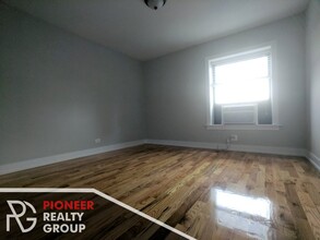 556 W Arlington Pl, Unit 810 in Chicago, IL - Building Photo - Building Photo